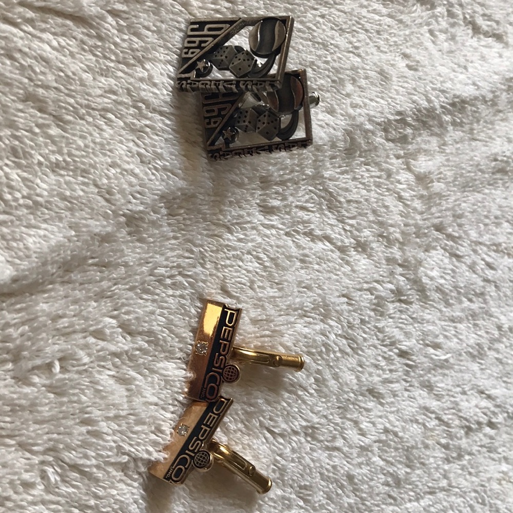 Men’s cuff links
